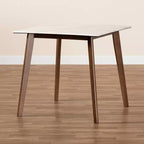 Table à manger Kaylee en bois blanc/marron - Baxton Studio : Plateau en faux marbre, forme carrée, pieds évasés