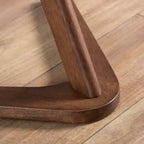 MAISON : Intérieur + Extérieur – Ensemble de 2 tables d'appoint River Run de style Mid-Century Modern avec chaise – Noyer