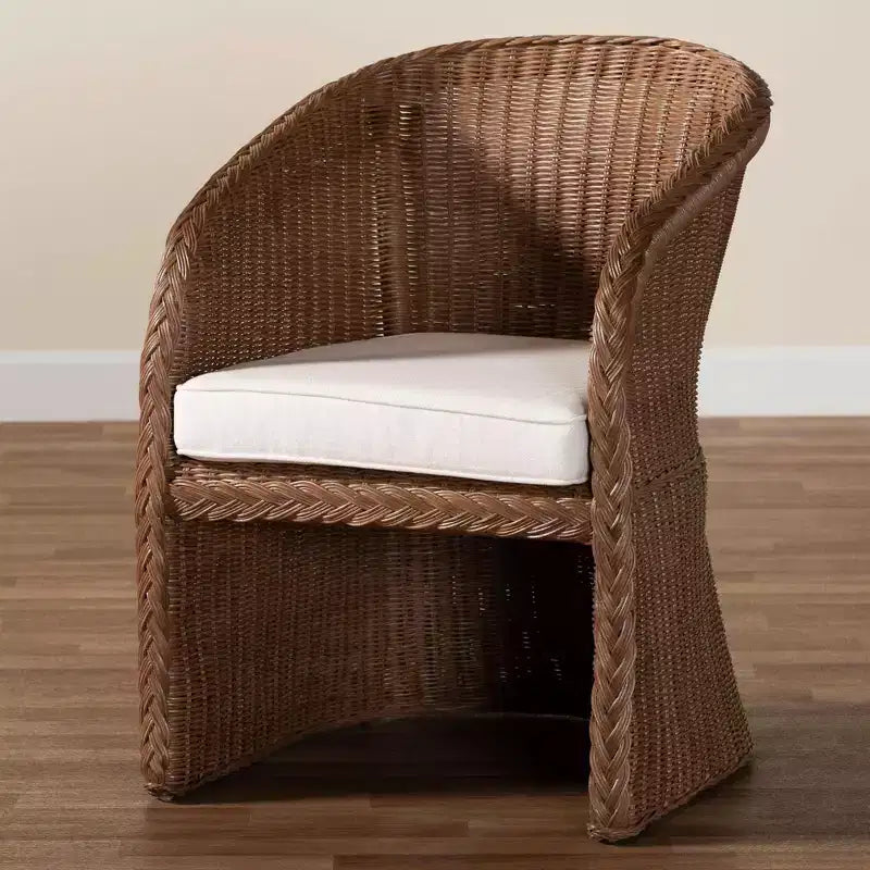 Chaise avec accoudoirs en rotin tressé Peanut Brown bali & pari Memphis