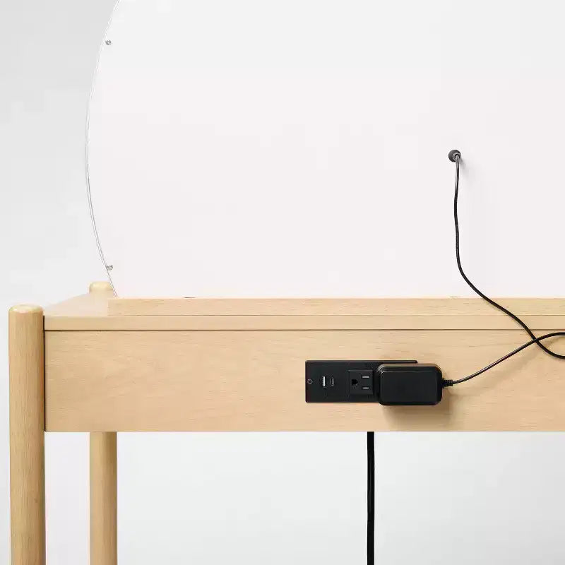 Coiffeuse avec miroir lumineux, tiroirs de rangement et multiprise - Threshold™ conçu avec Studio McGee