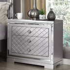 Ensemble de lit 3 pièces Queen Tenaya avec 2 tables de chevet Argent/Gris - HOMES: Inside + Out
