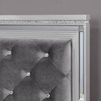 Ensemble de lit 3 pièces Queen Tenaya avec 2 tables de chevet Argent/Gris - HOMES: Inside + Out