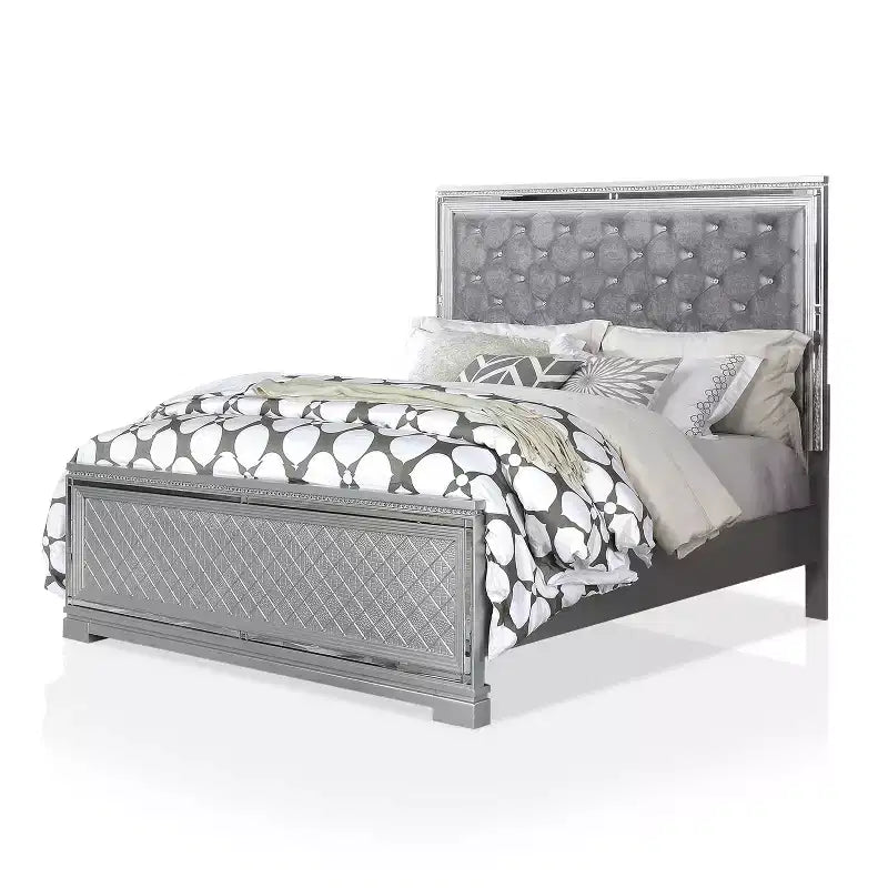 Ensemble de lit 3 pièces Queen Tenaya avec 2 tables de chevet Argent/Gris - HOMES: Inside + Out
