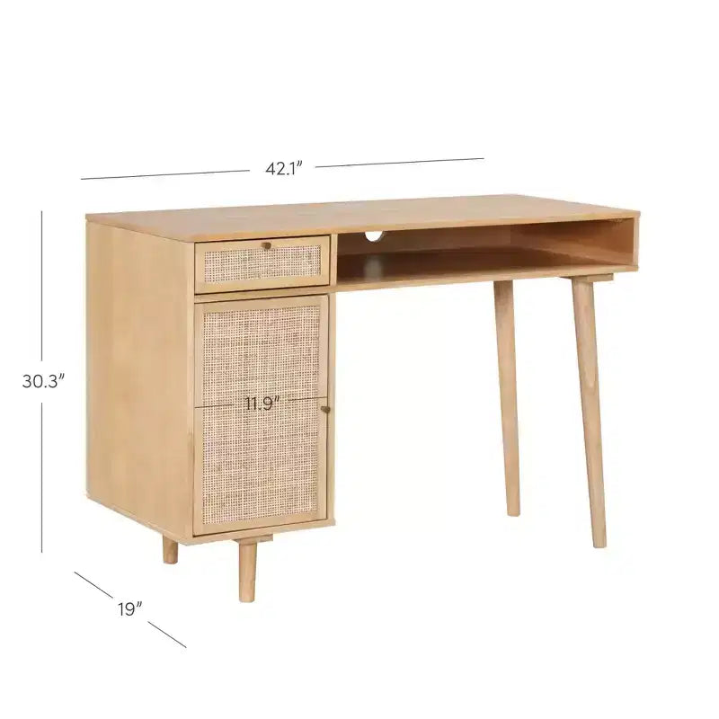 Coiffeuse bohème Nathan James avec rangement en pin chaleureux et rotin : design de ferme moderne, quincaillerie dorée, gestion des câbles