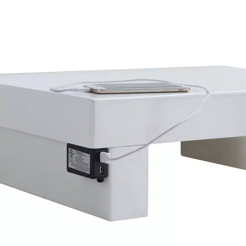 Table de chevet Haven blanche - miBasics : Profil bas, port USB intégré, table de chevet moderne