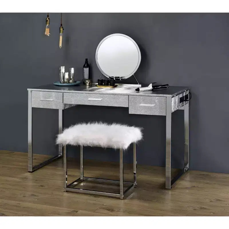 Coiffeuse 50 po Myles Blanc antique, fini chrome - Acme Furniture : Prise intégrée, USB, Rangement