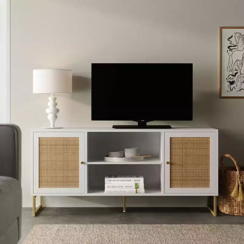 Meuble TV Mina en rotin et bois à 2 portes de 119 cm pour téléviseurs jusqu'à 150 cm Blanc/Doré - Nathan James : Meuble TV Bohème Chic