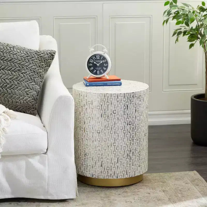 Tabouret contemporain en nacre blanc - Olivia & May : accent rond moderne, cadre en MDF, motif uni, hauteur d'assise de 56,77 cm