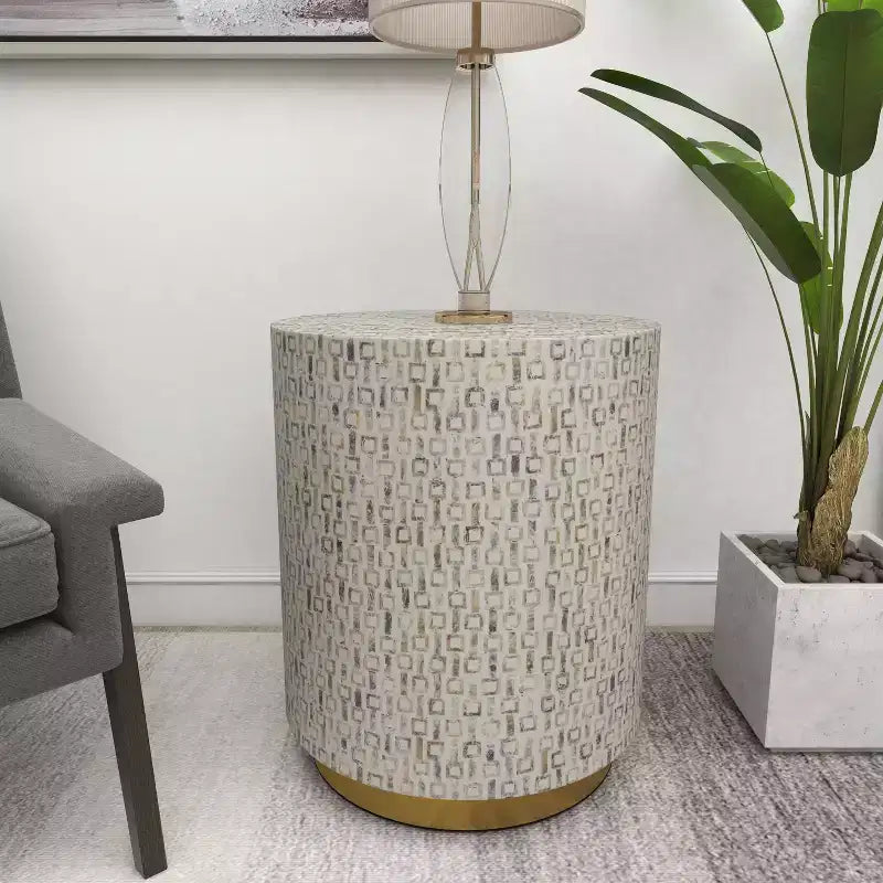 Tabouret contemporain en nacre blanc - Olivia & May : accent rond moderne, cadre en MDF, motif uni, hauteur d'assise de 56,77 cm