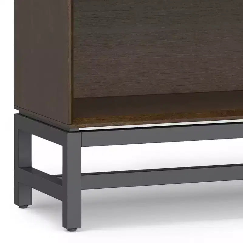 Bibliothèque basse et large WyndenHall Devlin 30", marron noyer