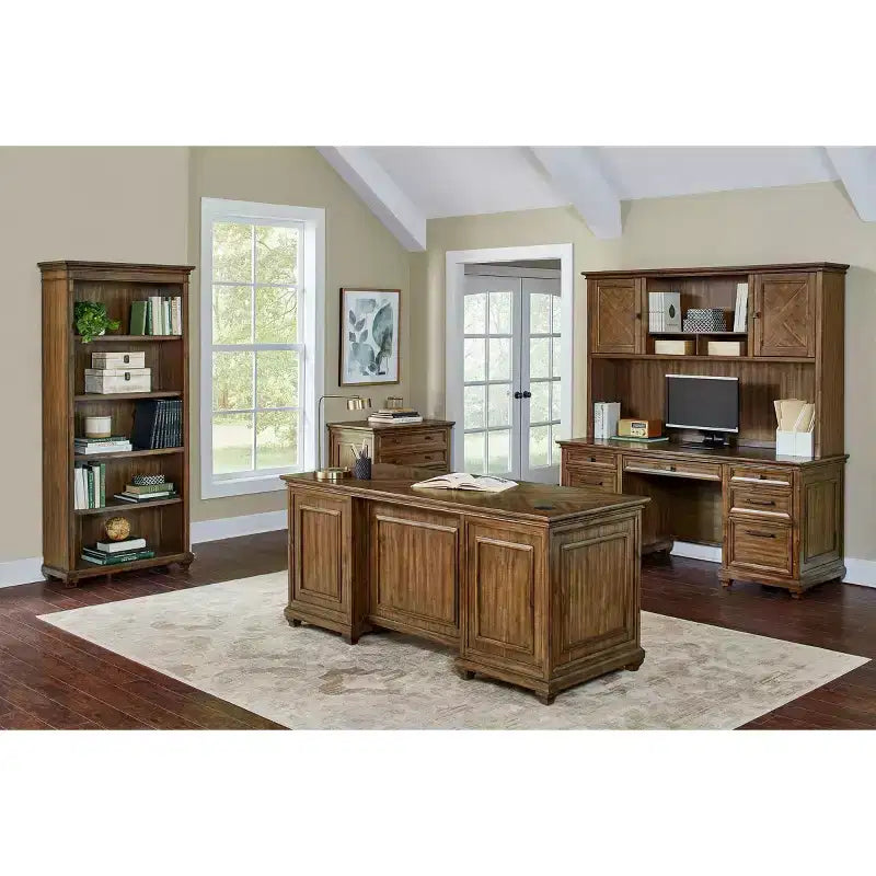 Bureau de Direction Martin Furniture Porter Traditionnel en Bois Double Piétement Marron : Aucun Assemblage Requis, 68,5" de Largeur, Tiroir Polyvalent