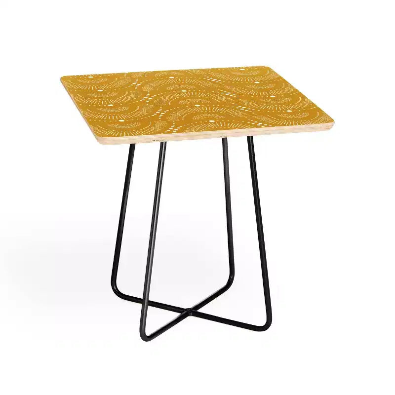 Table d'appoint jaune/noir Heather Dutton Rise and Shine - Deny Designs : Bouleau de la Baltique, pieds en acier, conçu par un artiste