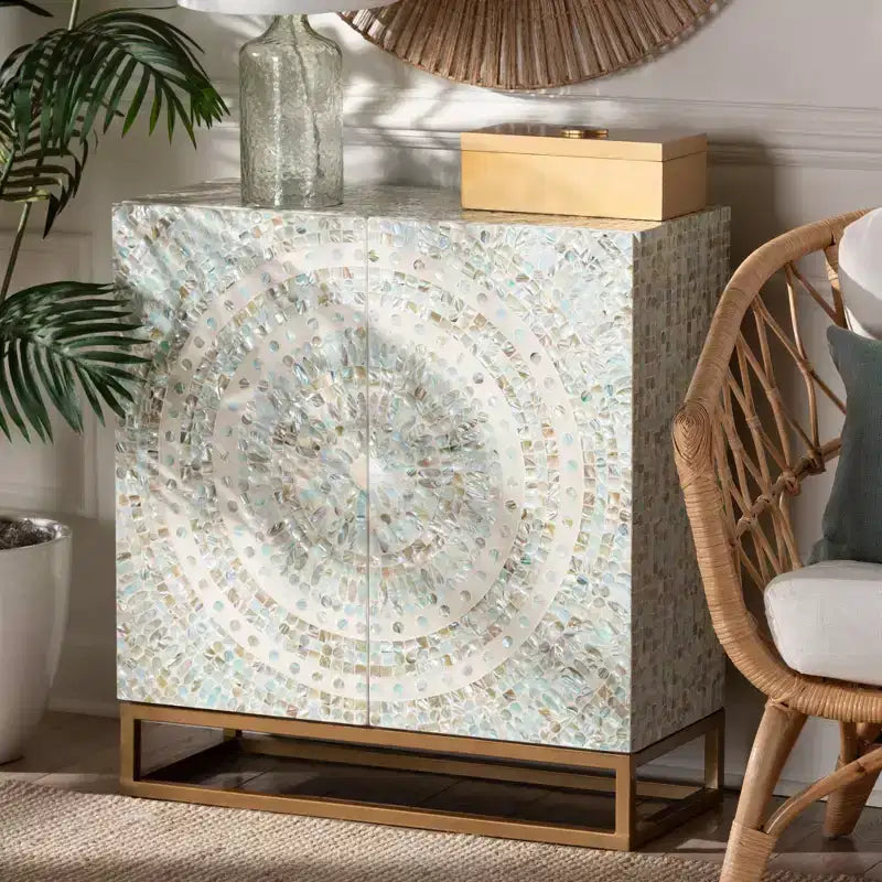 Baxton Studio Quintus Meuble de Rangement en Nacre et Métal Mosaïque/Blanc/Doré : Accent Élégant, Étagères Fixes, Aucun Assemblage Requis