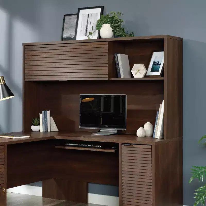 Englewood Hutch Acajou Épicé - Sauder : Dessus de meuble de rangement de bureau moderne, construction en MDF, assemblage requis