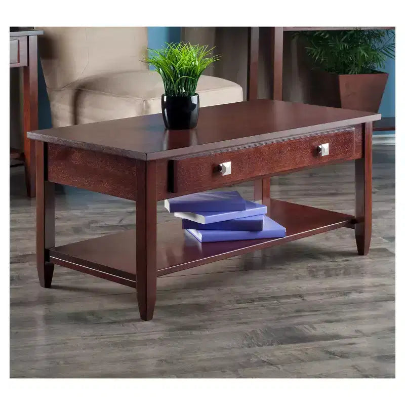 Table basse Richmond avec pieds effilés en noyer - Winsome : Étagère de rangement, Poignées modernes en chrome brossé