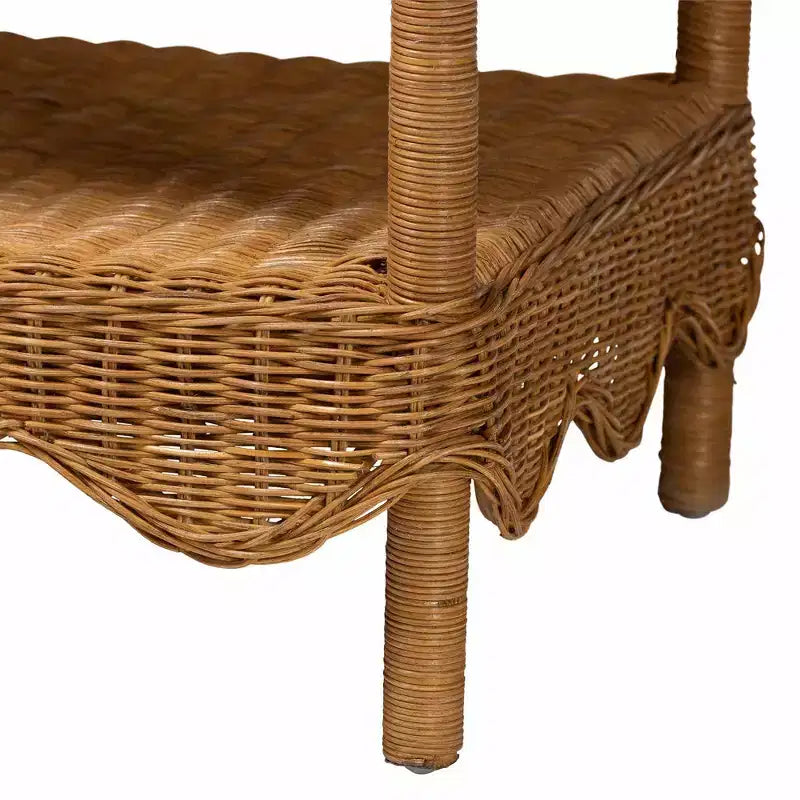 bali & pari Oteria Table d'appoint festonnée en rotin Miel clair