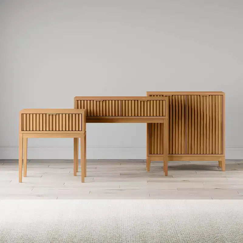 Nathan James Table d'appoint cannelée en bois de style bohème avec tiroir marron : Milieu du siècle moderne, poignée en laiton, pieds fuselés