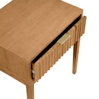 Nathan James Table d'appoint cannelée en bois de style bohème avec tiroir marron : Milieu du siècle moderne, poignée en laiton, pieds fuselés