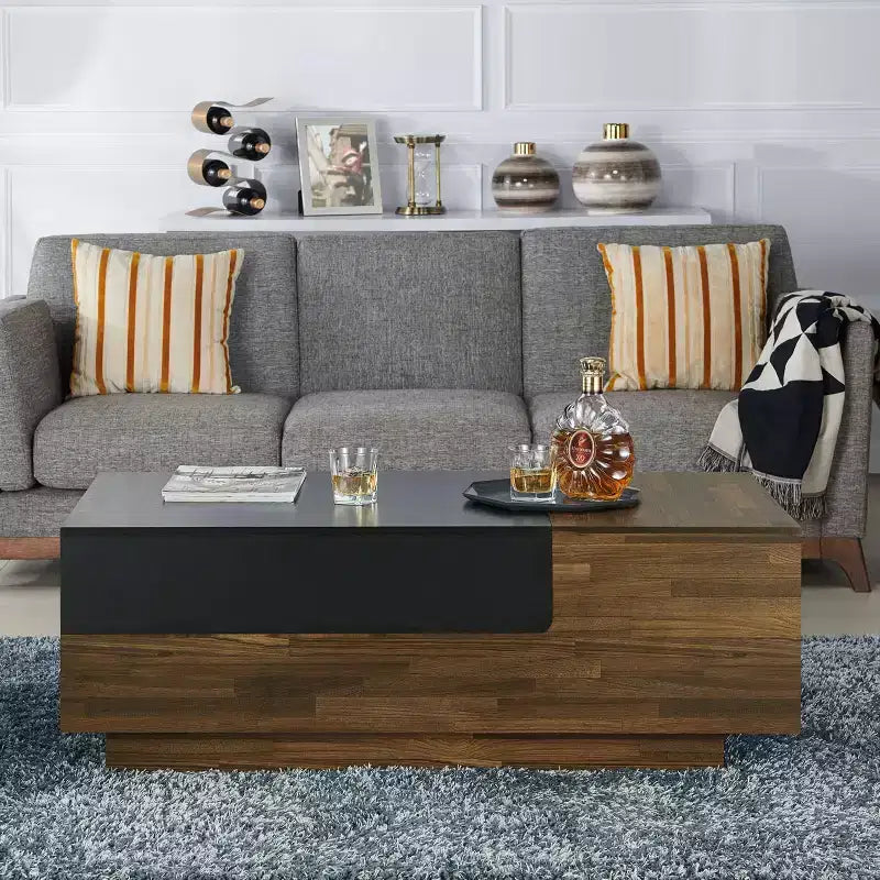 Table basse Croston avec rangement coulissant en hickory clair - miBasics : Design mi-siècle, plateau relevable, forme rectangulaire