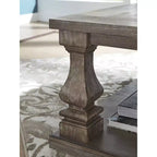 Table basse rectangulaire Johnelle grise : placage d'orme, étagère de rangement - Signature Design by Ashley