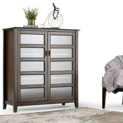 Meuble de rangement moyen 40" Portland marron acajou - WyndenHall : Portes en verre trempé, cadre en pin, 4 étagères réglables