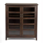 Meuble de rangement moyen 40" Portland marron acajou - WyndenHall : Portes en verre trempé, cadre en pin, 4 étagères réglables