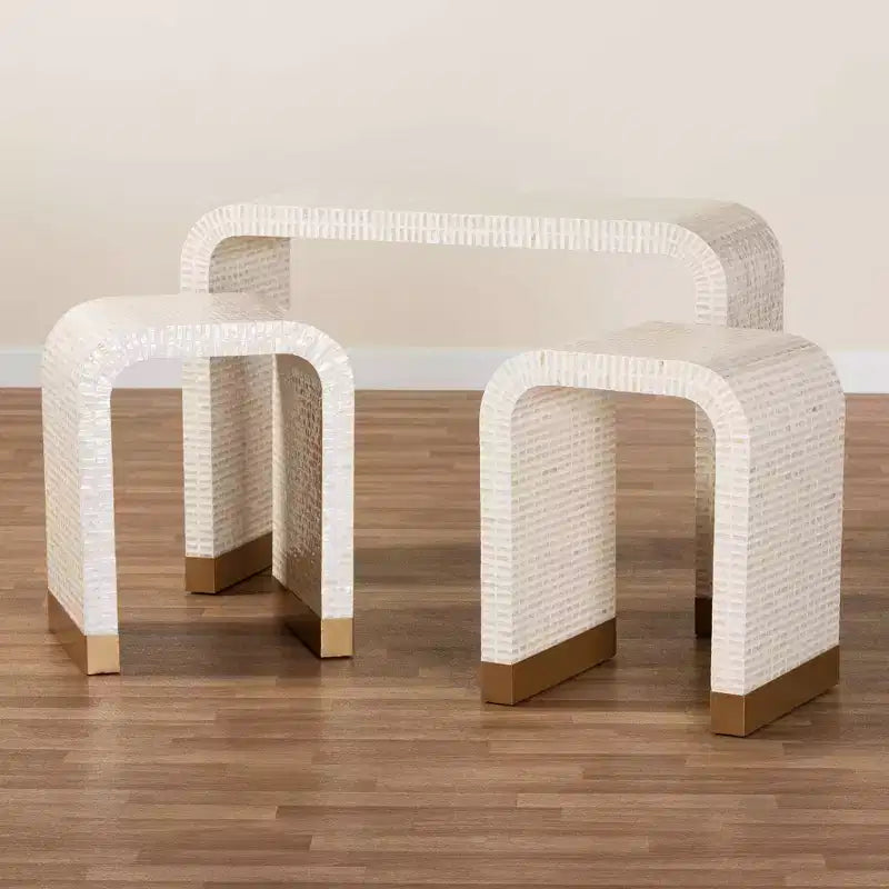 bali & pari Table d'appoint Carlyn 3 pièces en nacre et coquille capiz Beige/Blanc/Doré