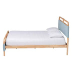 Lit plateforme Mateo Baxton Studio, grand lit, en tissu et bois naturel, bleu clair/naturel