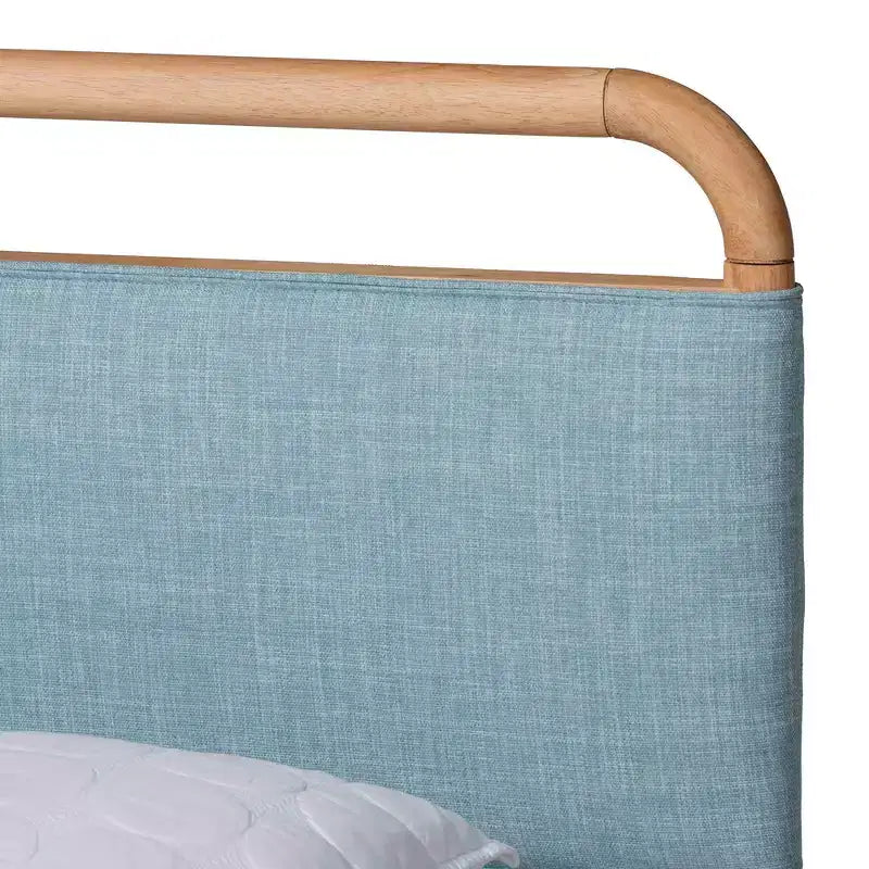 Lit plateforme Mateo Baxton Studio, grand lit, en tissu et bois naturel, bleu clair/naturel