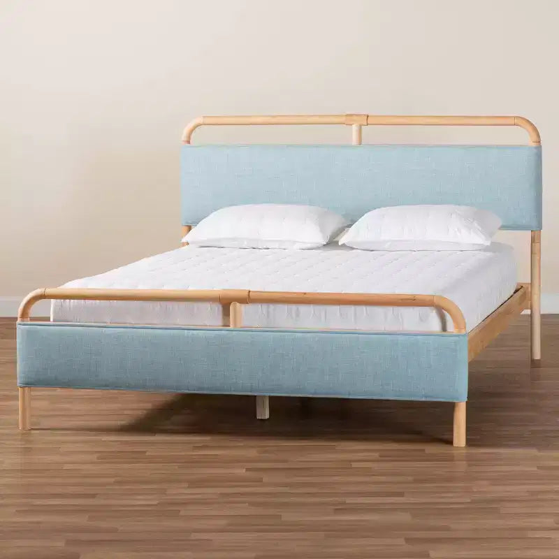 Lit plateforme Mateo Baxton Studio, grand lit, en tissu et bois naturel, bleu clair/naturel