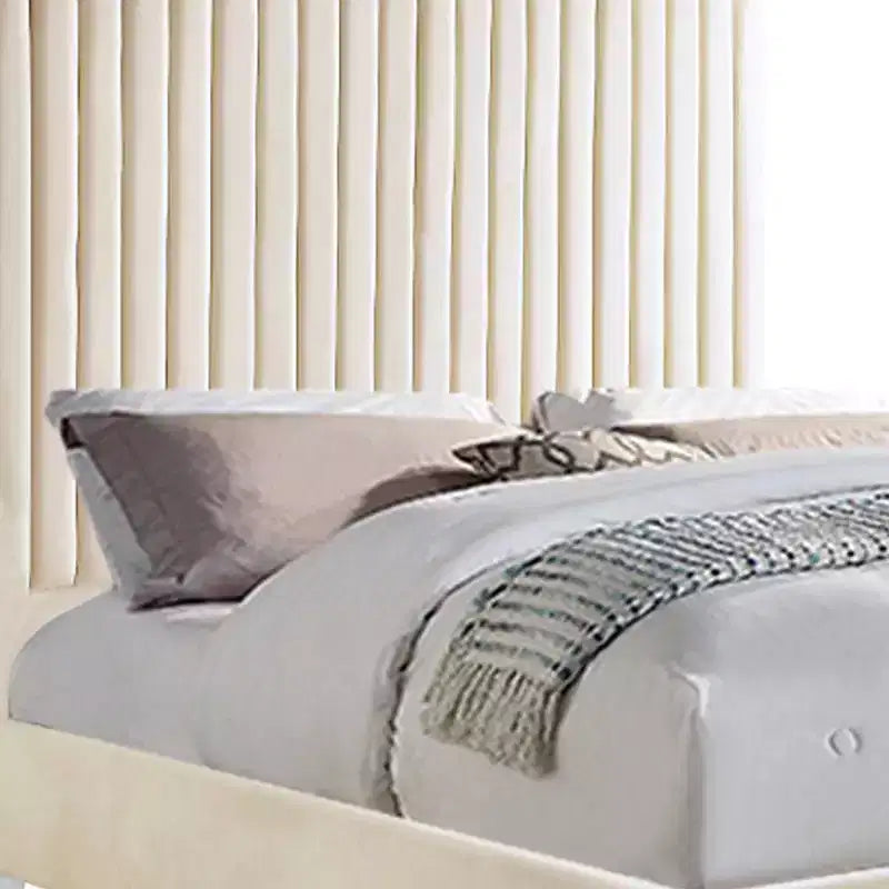 Acme Furniture Lit Queen 86" Edzia Velours Beige : Panneau Rembourré Luxueux, Cadre en Bois, Textile Acrylique