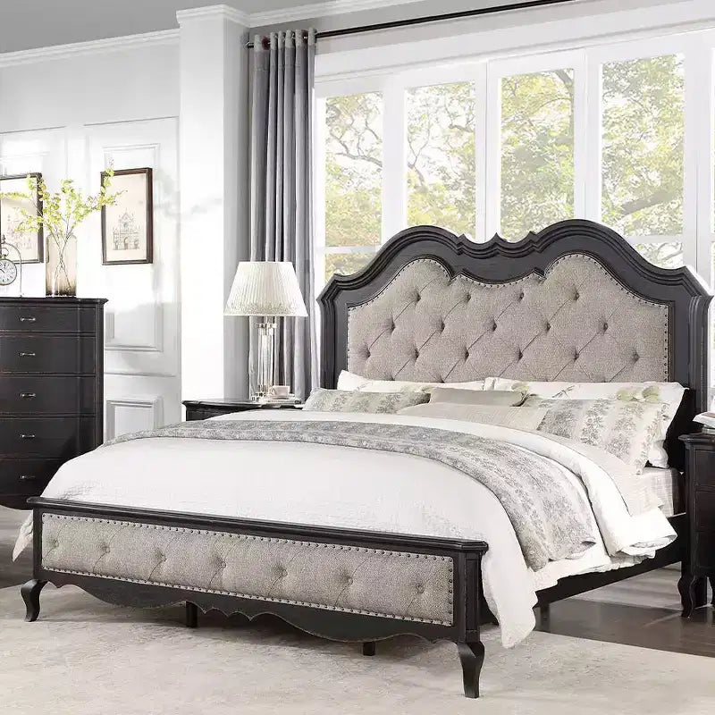 Lit King-size 82,5 po : Chelmsford Beds, Clous décoratifs, Tête de lit capitonnée - Acme Furniture