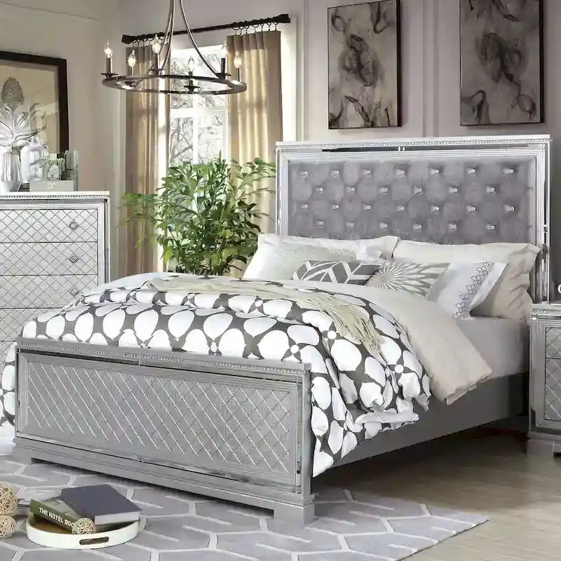 Ensemble de chambre à coucher 5 pièces avec panneau capitonné en bois argenté Seleena Glam et port USB par Furniture of America