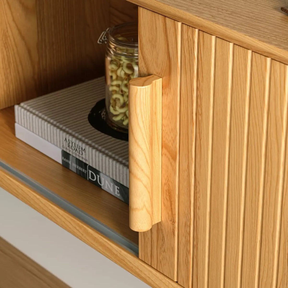 Meuble TV cannelé flottant en bois naturel avec rangement