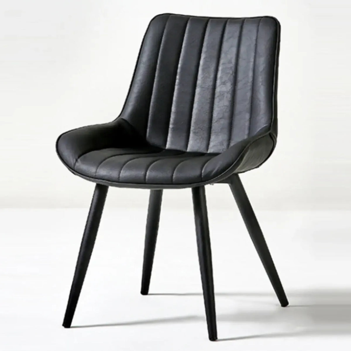 Chaise de salle à manger simple en cuir rembourré avec dossier solide et pieds en métal