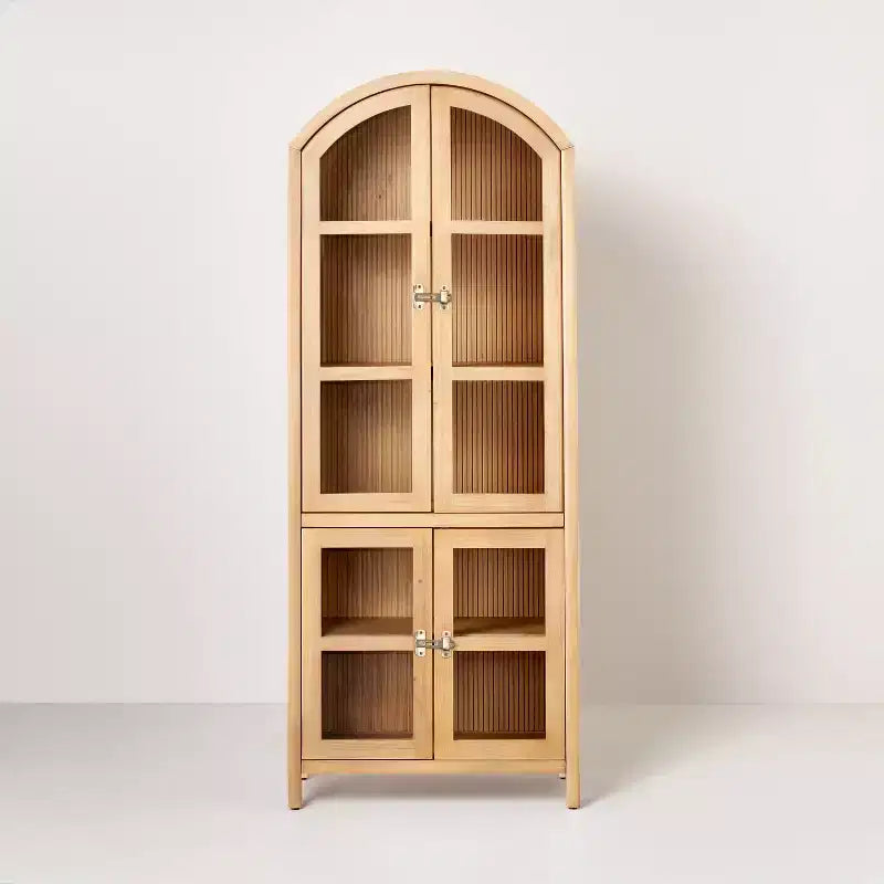 Meuble vitré à arche et 4 portes en bois rainuré - Naturel - Hearth & Hand™ avec Magnolia