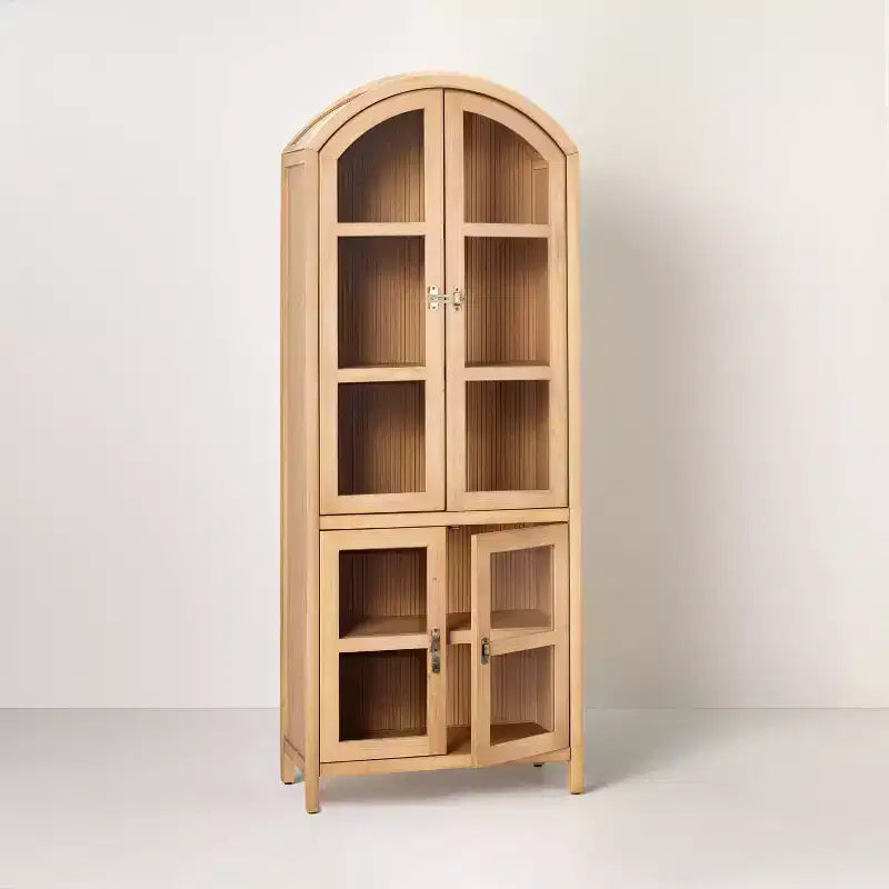 Meuble vitré à arche et 4 portes en bois rainuré - Naturel - Hearth & Hand™ avec Magnolia