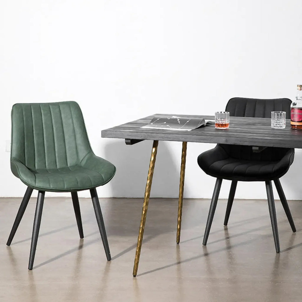 Chaise de salle à manger simple en cuir rembourré avec dossier solide et pieds en métal