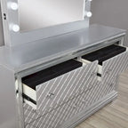 Ensemble de chambre à coucher 5 pièces avec panneau capitonné en bois argenté Seleena Glam et port USB par Furniture of America