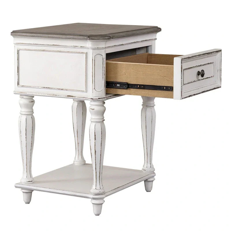Table de chevet à pieds blancs antiques Magnolia Manor