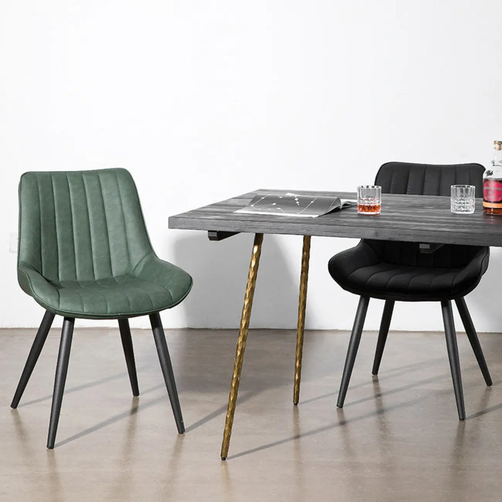 Chaise de salle à manger simple en cuir rembourré avec dossier solide et pieds en métal