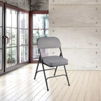 Chaise pliante de luxe matelassée en tissu de la collection Bernadine de Hampden Furnishings, lot de 2