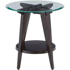 Table d'appoint ronde 55 Downing Street Farmhouse en bois de 61 cm de large avec étagère, plateau en verre trempé marron foncé pour salon, maison