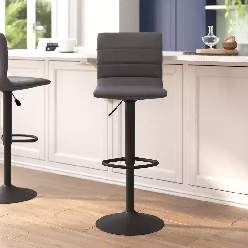 Tabouret moderne Emma et Oliver Coti, capitonné, à hauteur réglable, dossier mi-hauteur et base sur pied avec repose-pieds