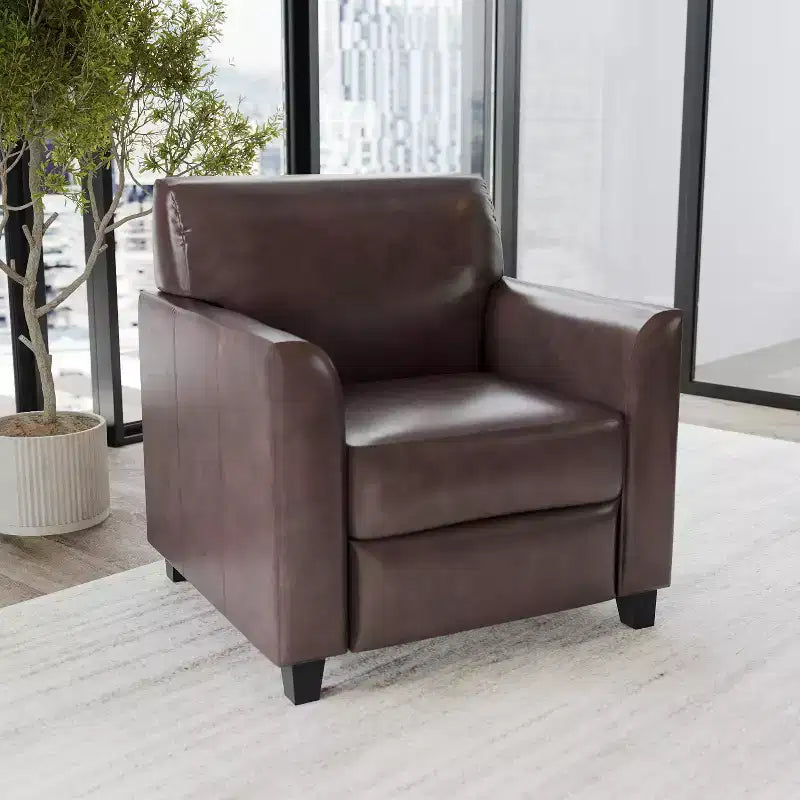 Fauteuil en cuir Emma et Oliver avec cadre surpiqué aux lignes épurées