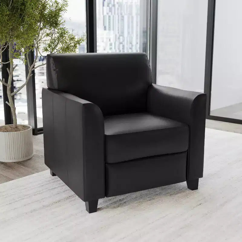 Fauteuil en cuir Emma et Oliver avec cadre surpiqué aux lignes épurées