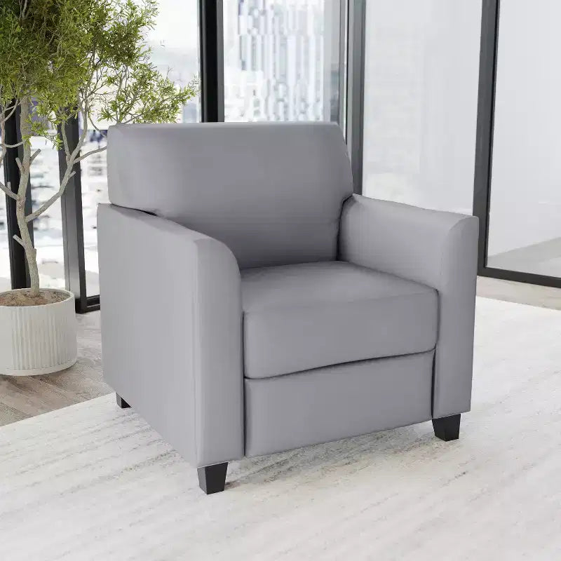 Fauteuil en cuir Emma et Oliver avec cadre surpiqué aux lignes épurées