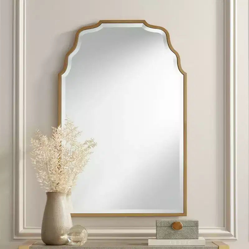 Miroir mural décoratif rectangulaire Noble Park avec cadre arqué ondulé biseauté moderne doré antique 26 de large pour salle de bain