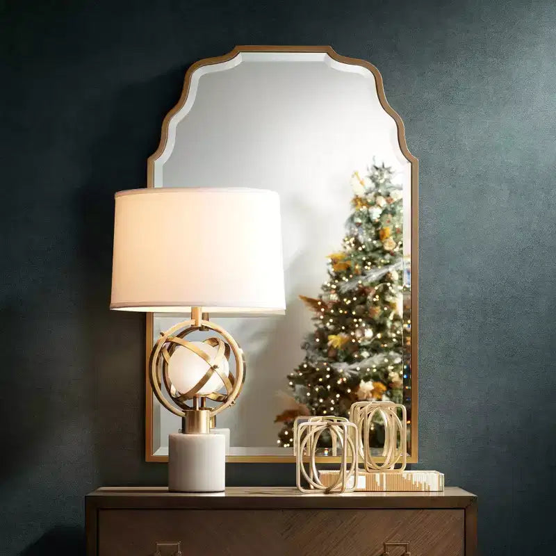 Miroir mural décoratif rectangulaire Noble Park avec cadre arqué ondulé biseauté moderne doré antique 26 de large pour salle de bain