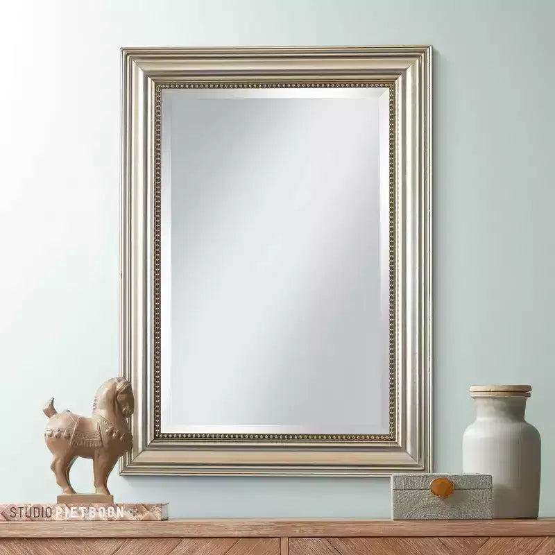 Miroir mural rectangulaire Uttermost moderne, cadre en bois avec feuille d'argent biseautée et finition gris glacé, 68 cm de large pour salle de bain et chambre à coucher